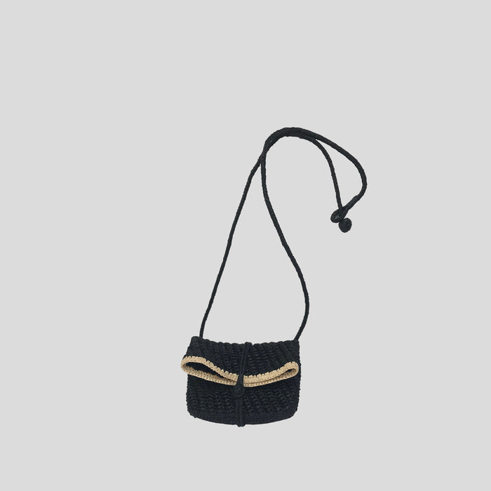 petit sac maison n-h fermeture boucle noir et naturel en raphia naturel avec une grande anse