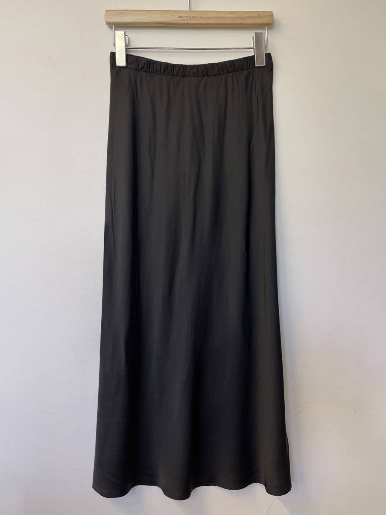 Jupe satin mi-longue évasée