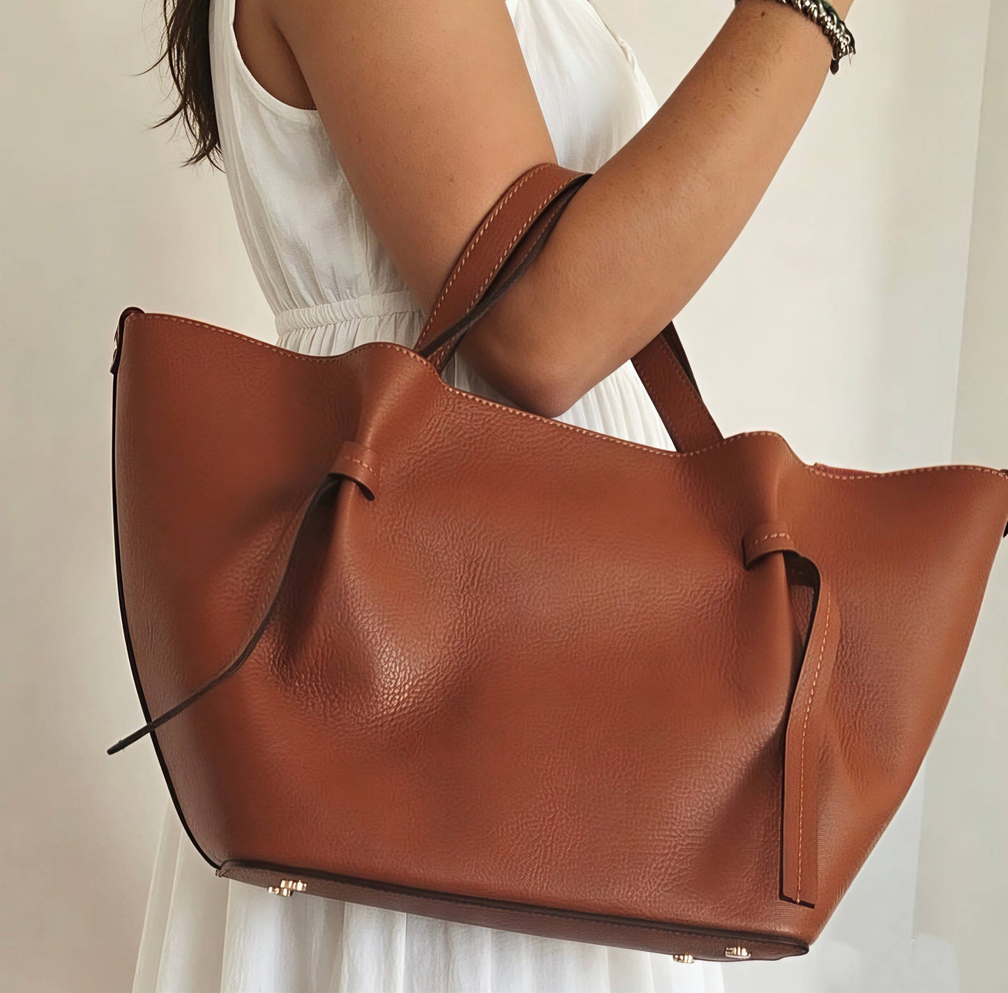 Sac à main et porté épaule en cuir grainé avec pochette intérieure