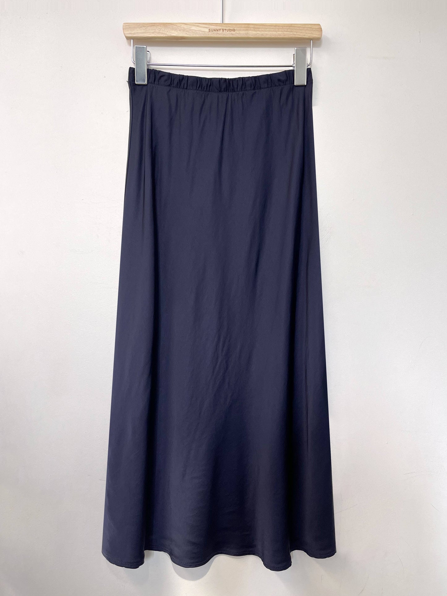 Jupe satin mi-longue évasée