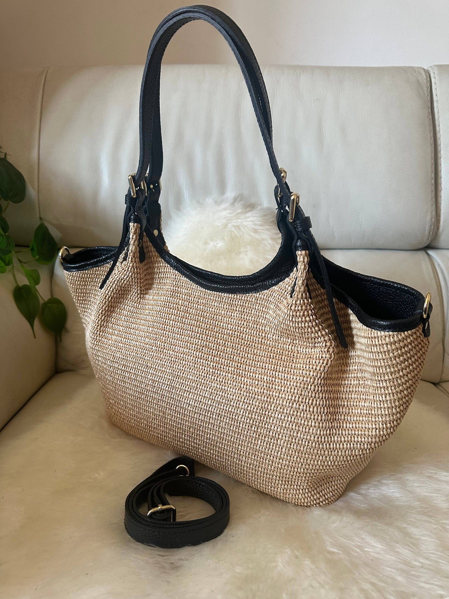 Sac à bandoulière Thaï en raphia et cuir véritable: Noir