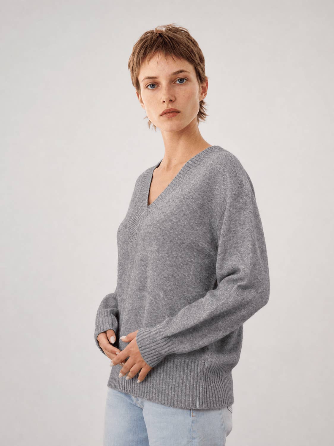 Pull col V côtelé YF570715