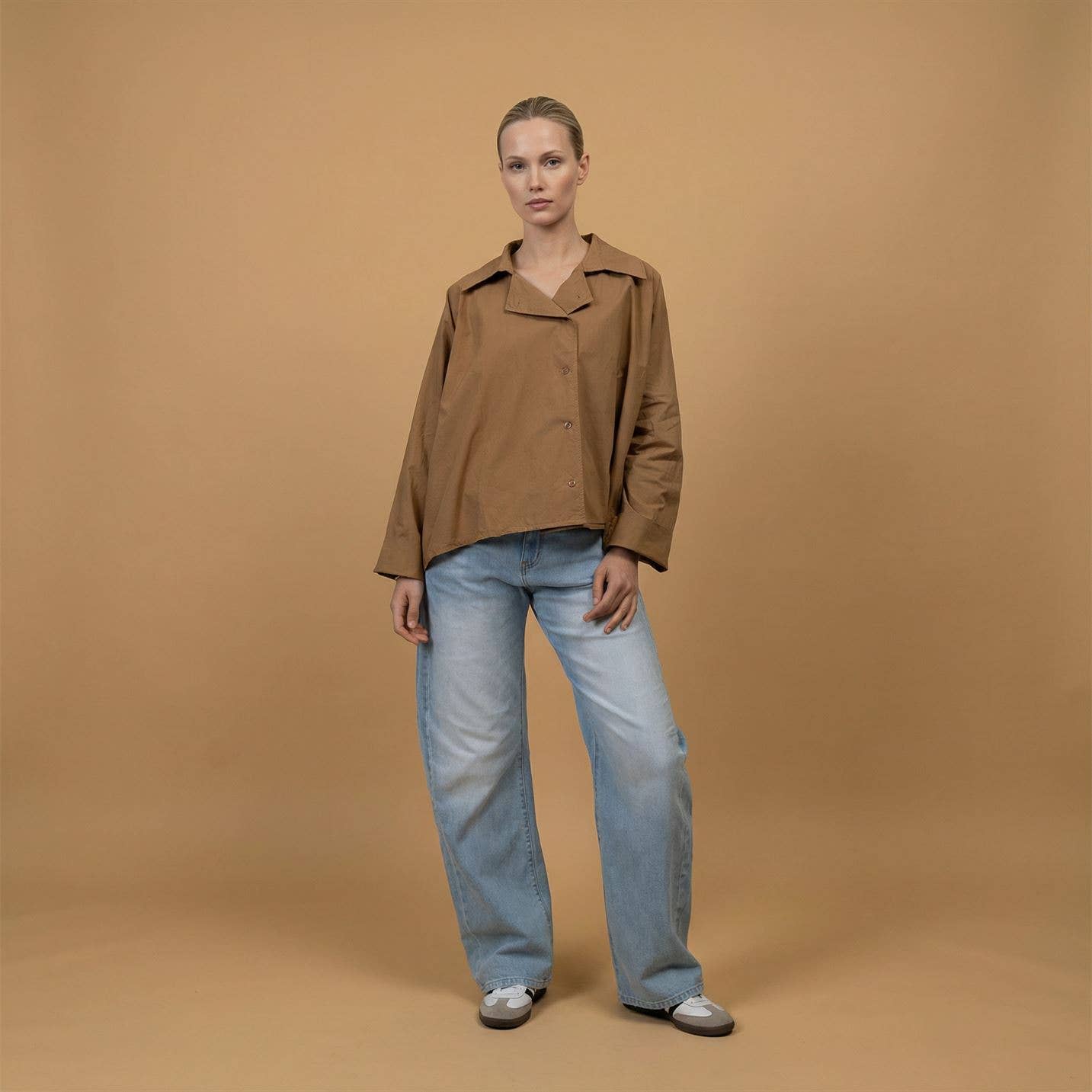 Chemise en coton à boutonnage asymétrique – DB14916: Blanc