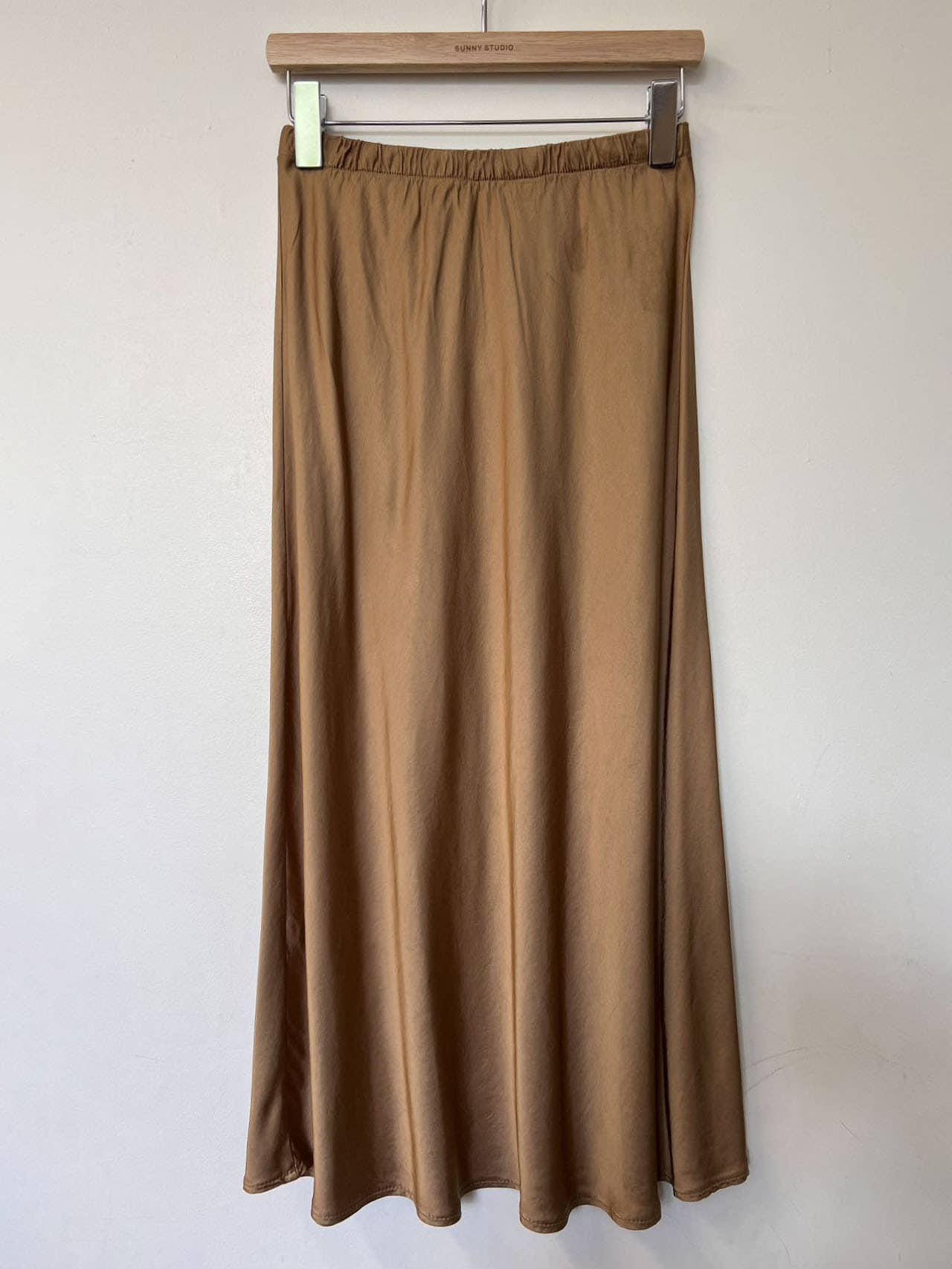 Jupe satin mi-longue évasée