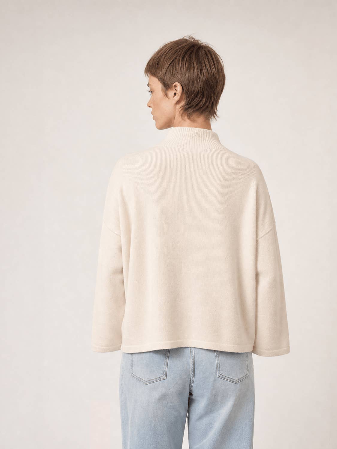 Pull ample en maille souple à col montant YF570580