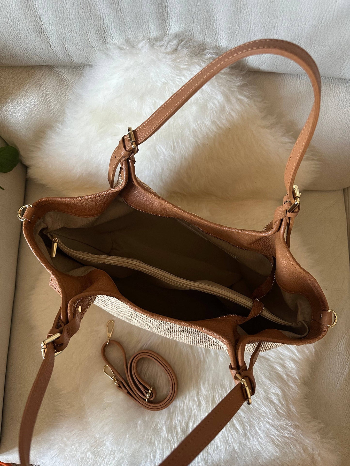 Sac à bandoulière Thaï en raphia et cuir véritable: Noir