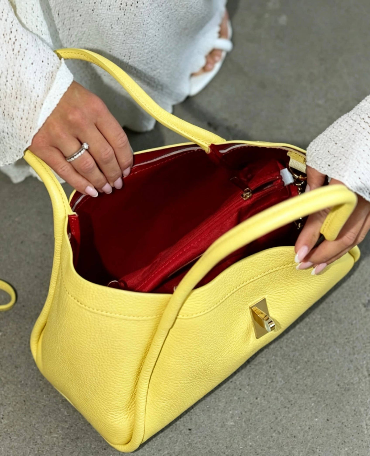 Le sac en cuir le parfait moyenne allie élégance et praticité 34x20x15