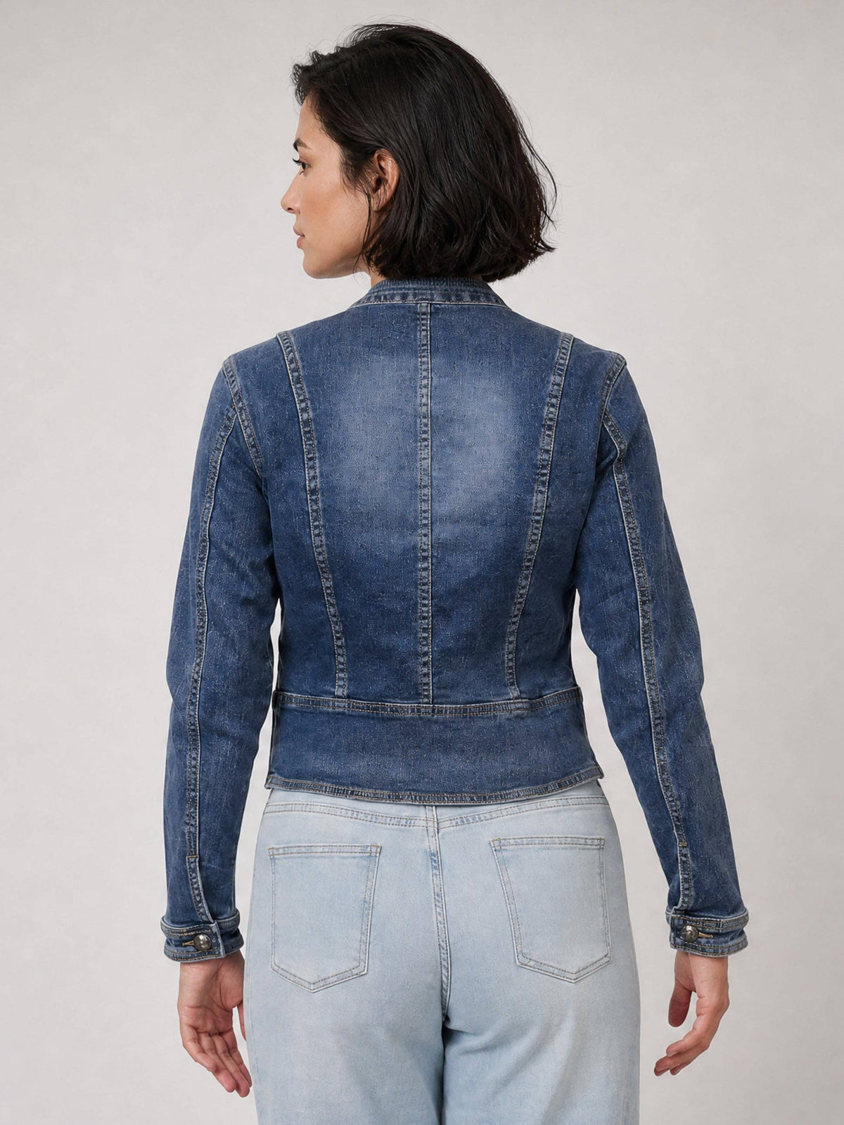 Veste en jean à boutons officier.
