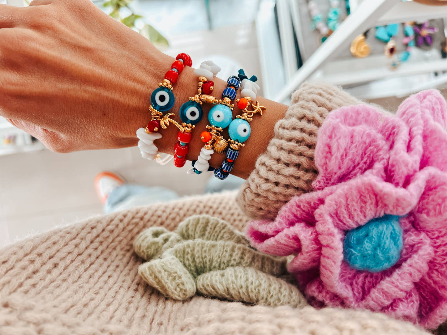 Bracelets d'été avec œil protecteur et perles semi-précieuses: Perles rouges