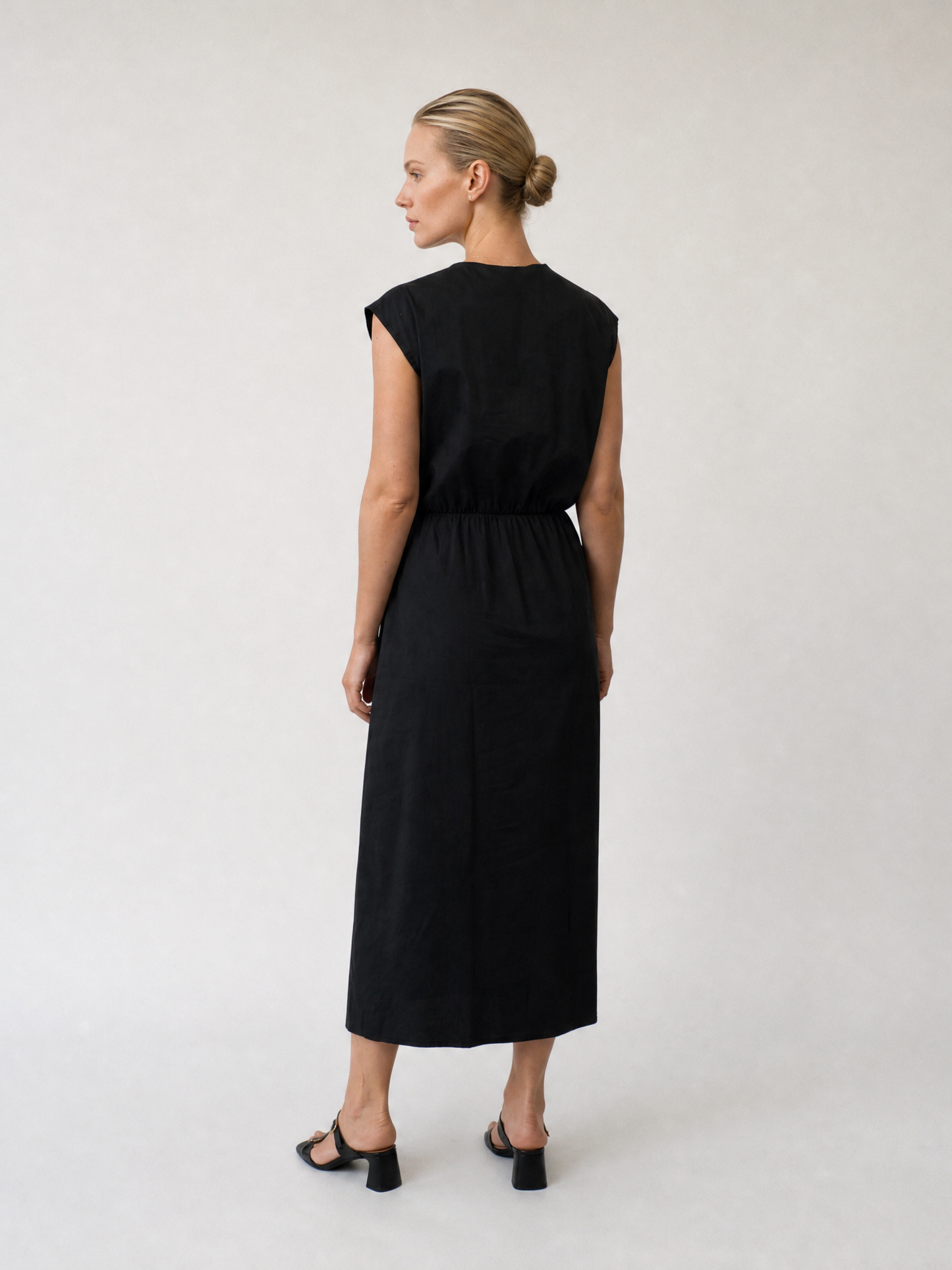 Robe sans manches structurée à taille nouée TDM28526