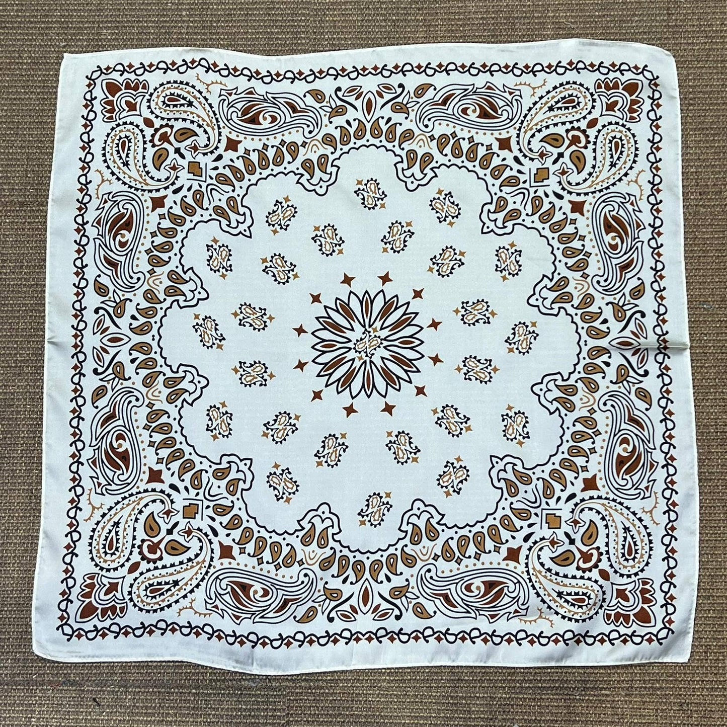 Carré en soie 70*70