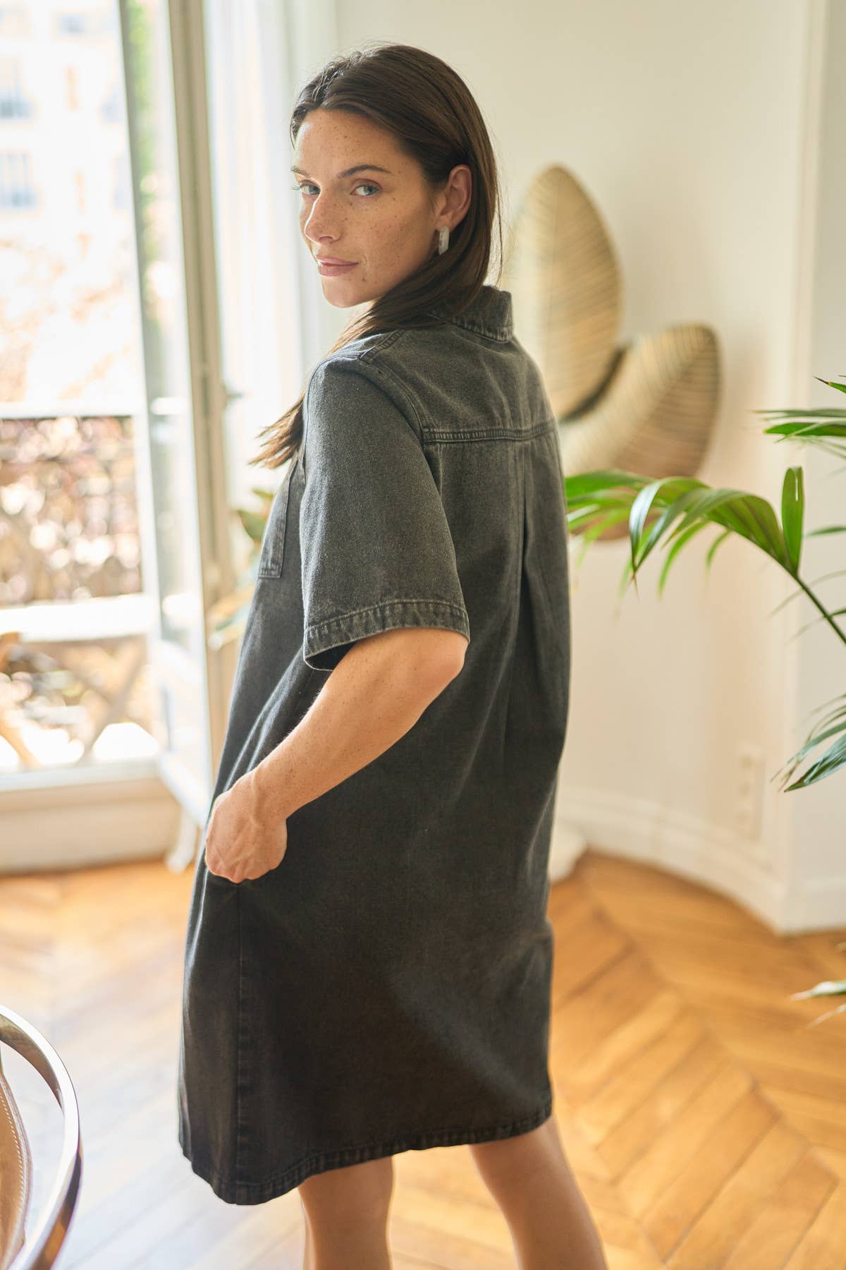 Robe Dalia en denim à col chemise: Bleu Foncé