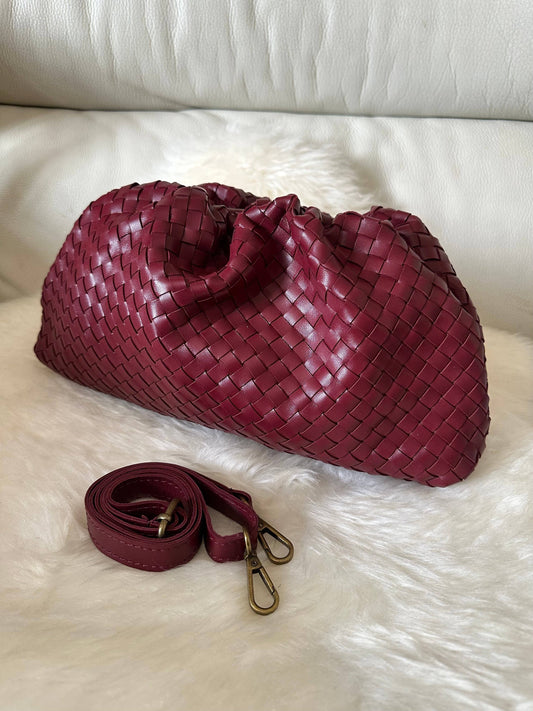 Grande pochette en cuir nappa tressé: Bordeaux foncé
