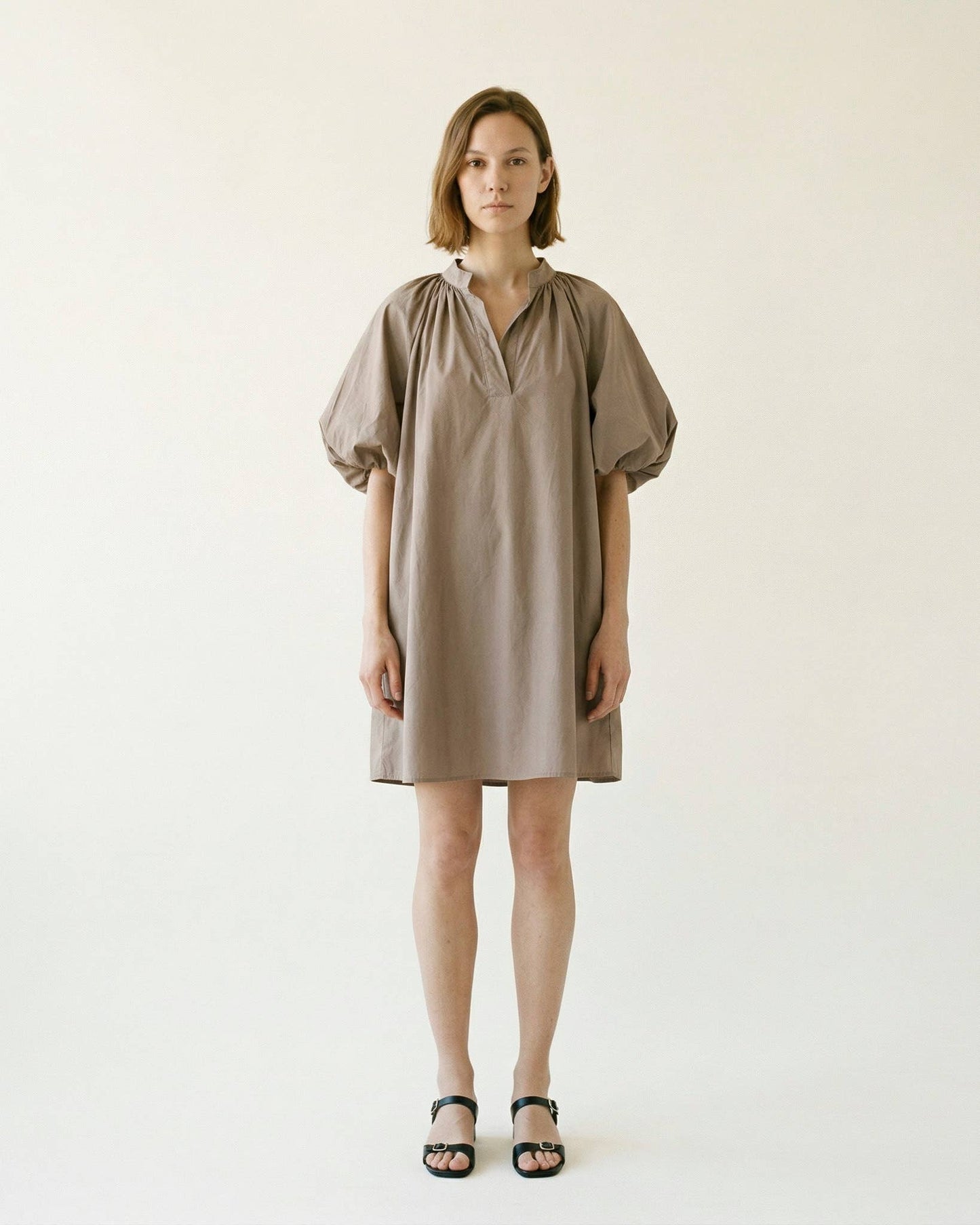 Robe ample col V manches bouffantes DB14485