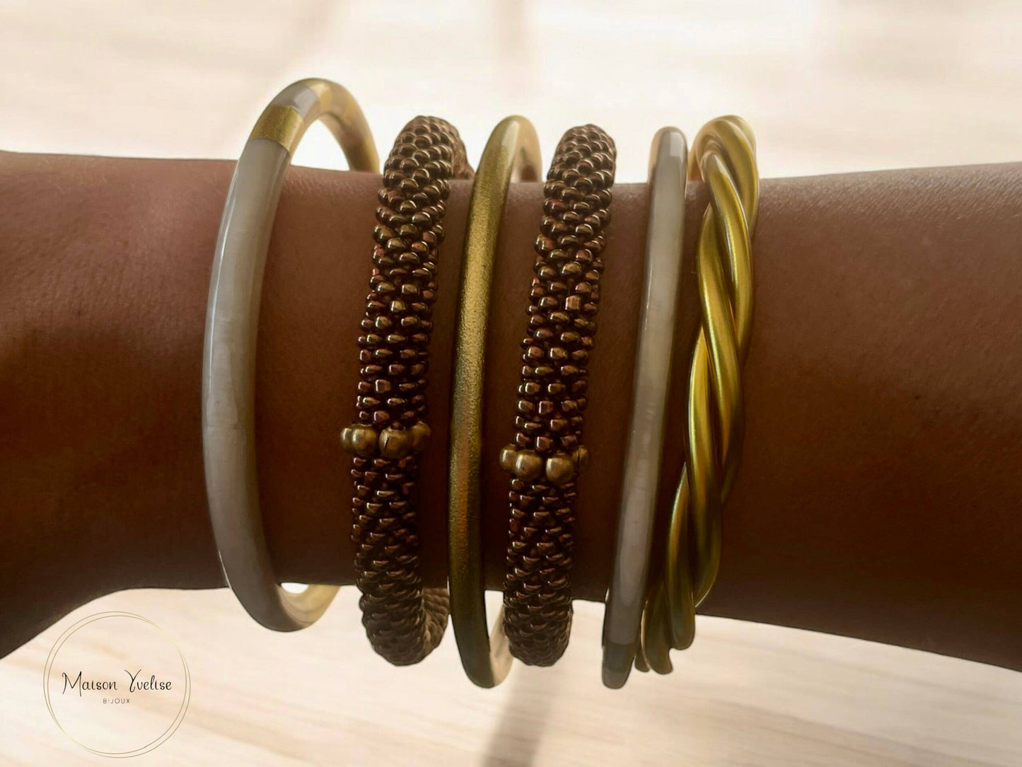 Bracelet népalais marron a perles en cuivre: 6.5 cm (Diamètre interieur)