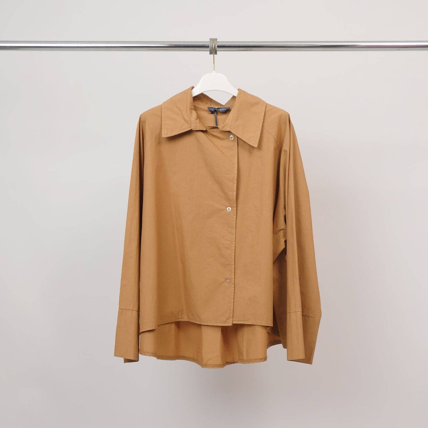 Chemise en coton à boutonnage asymétrique – DB14916: Blanc