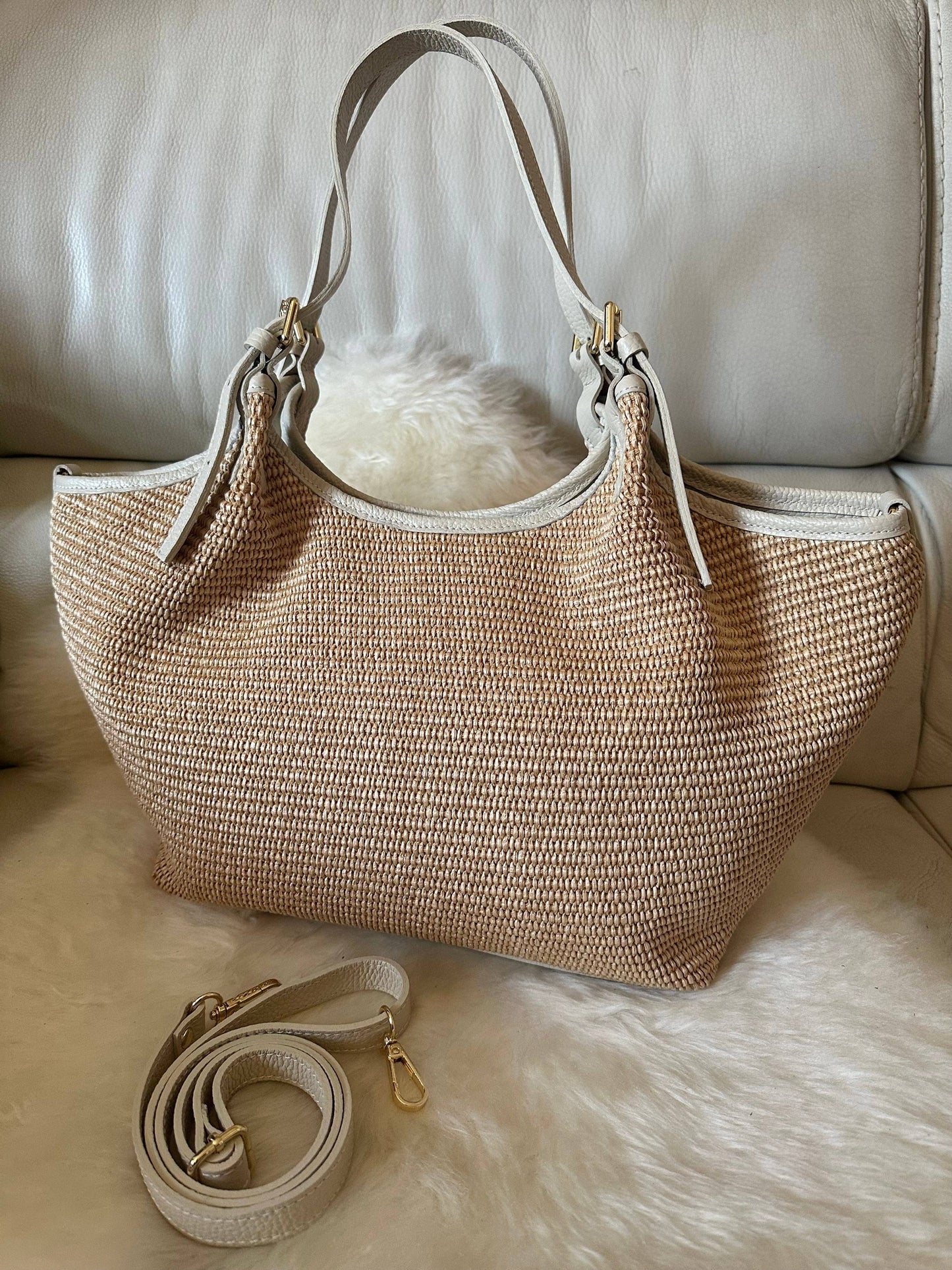 Sac à bandoulière Thaï en raphia et cuir véritable: Noir