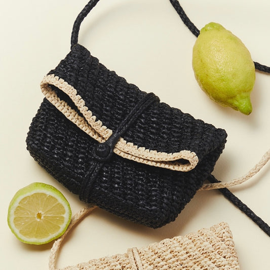 petit sac maison n-h noir et naturel en raphia naturel. Fermeture boucle