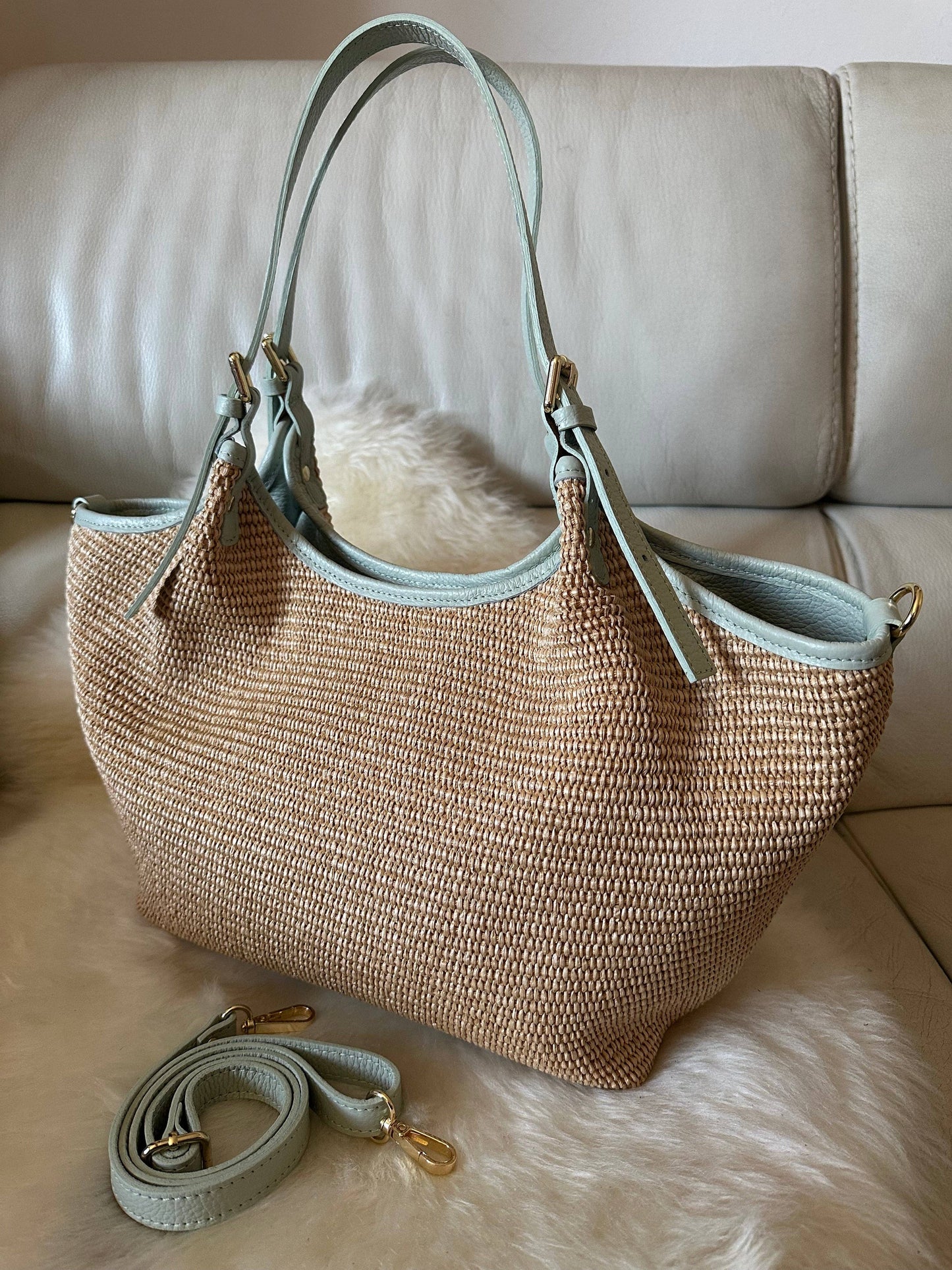 Sac à bandoulière Thaï en raphia et cuir véritable: Noir