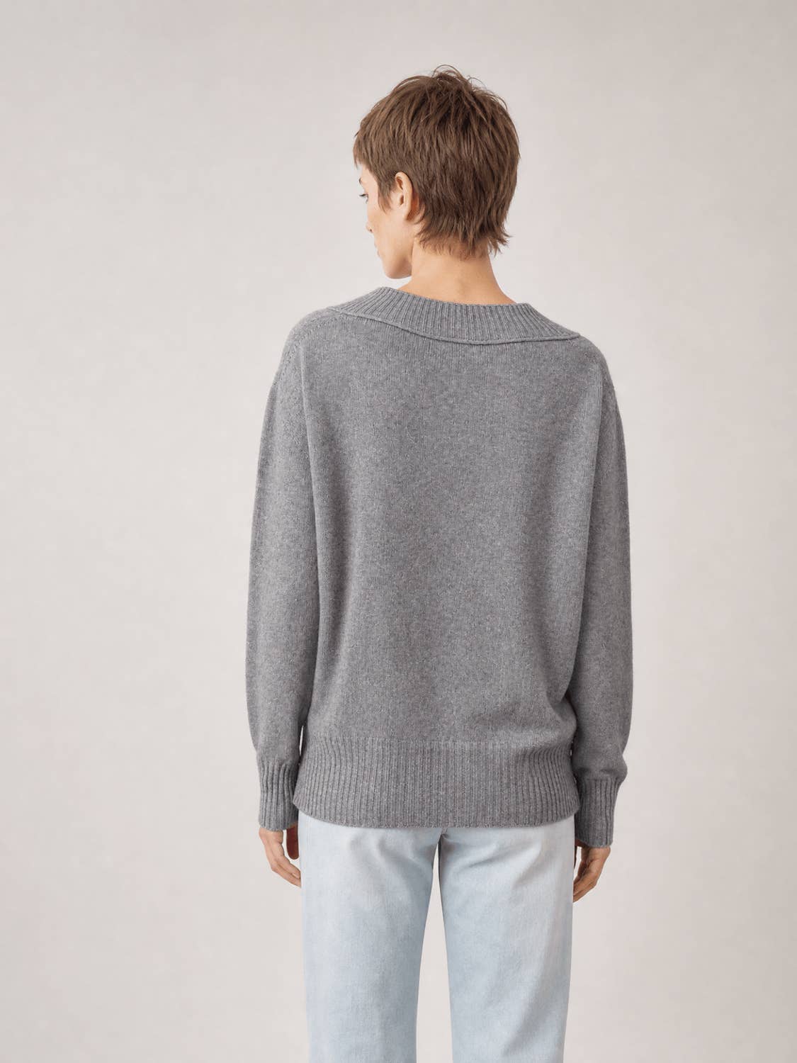 Pull col V côtelé YF570715