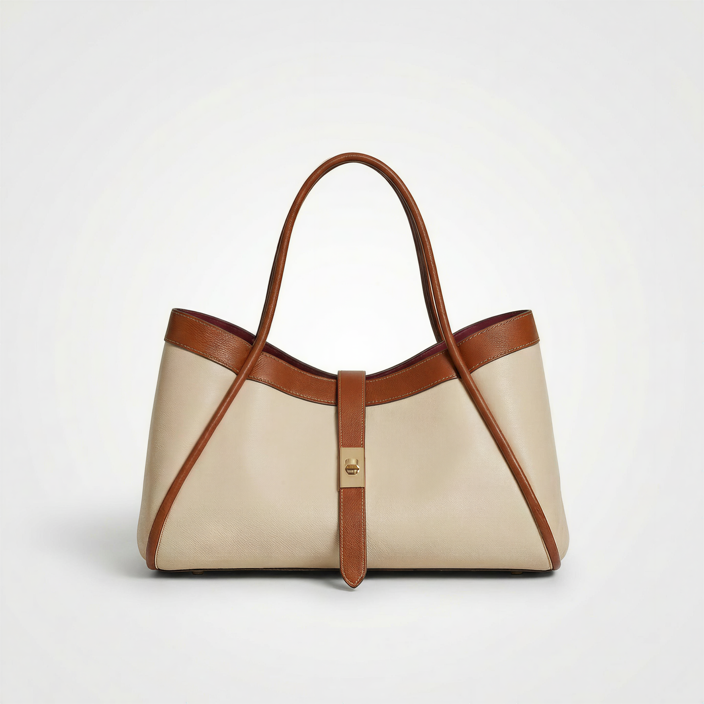 Le sac en cuir de taille moyenne allie élégance et praticité 34x20x15