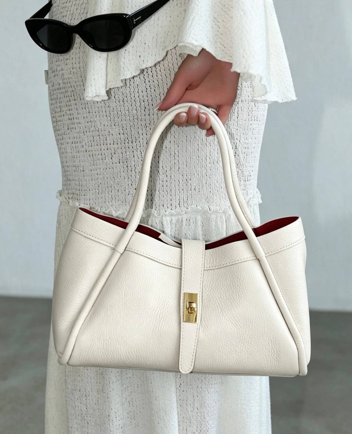 Le sac en cuir le parfait moyenne allie élégance et praticité 34x20x15