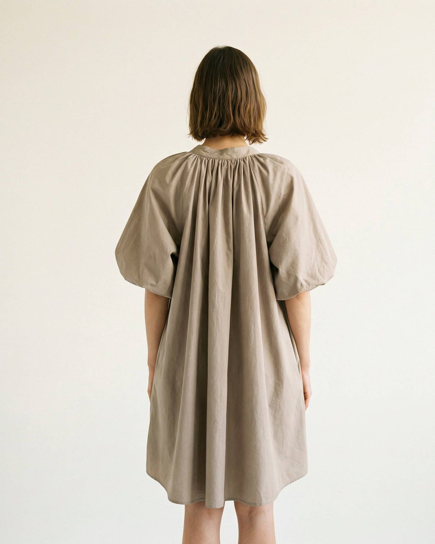 Robe ample col V manches bouffantes DB14485