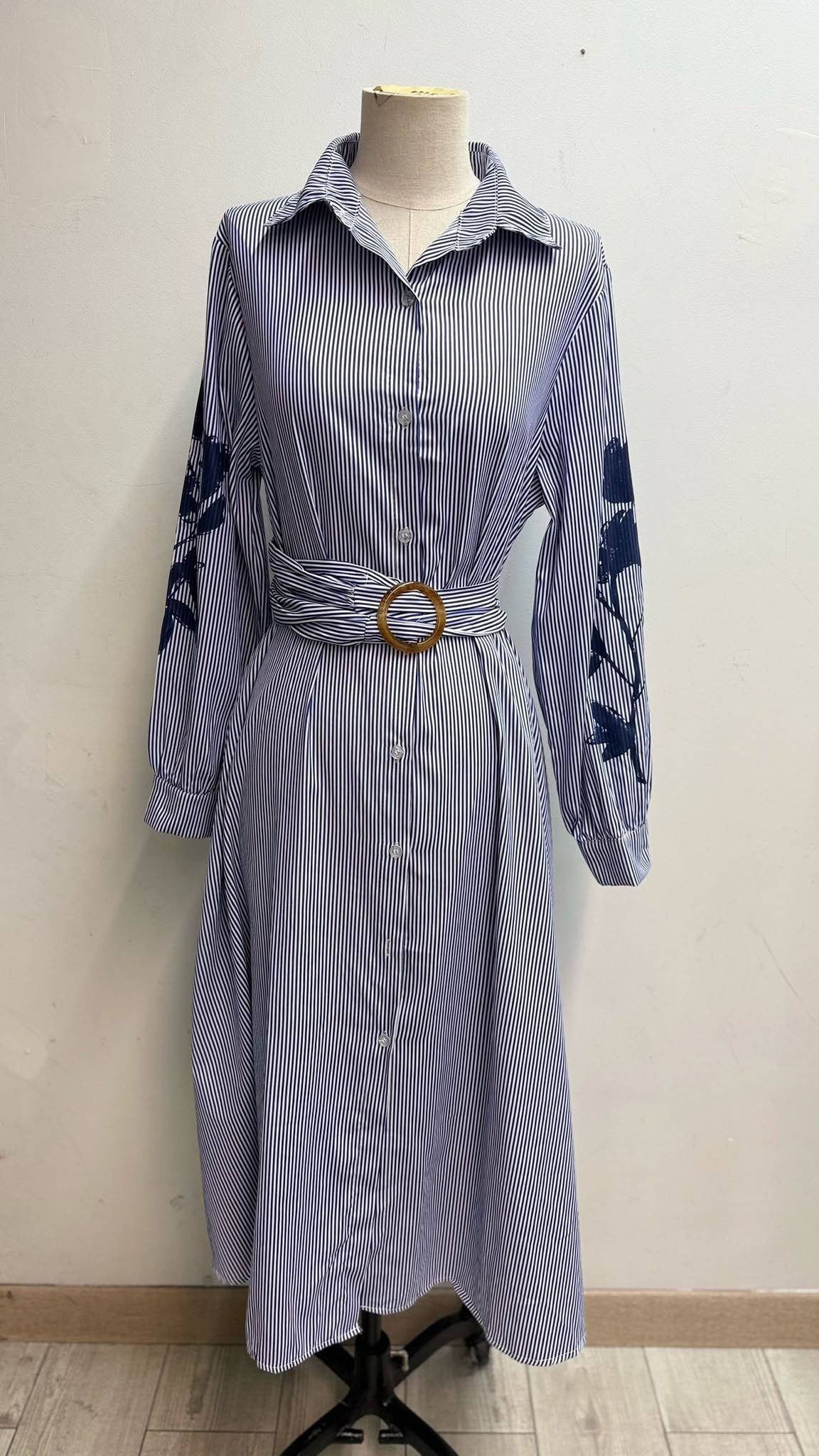 1706 - Robe chemise longue femme ceinturée à manches longues