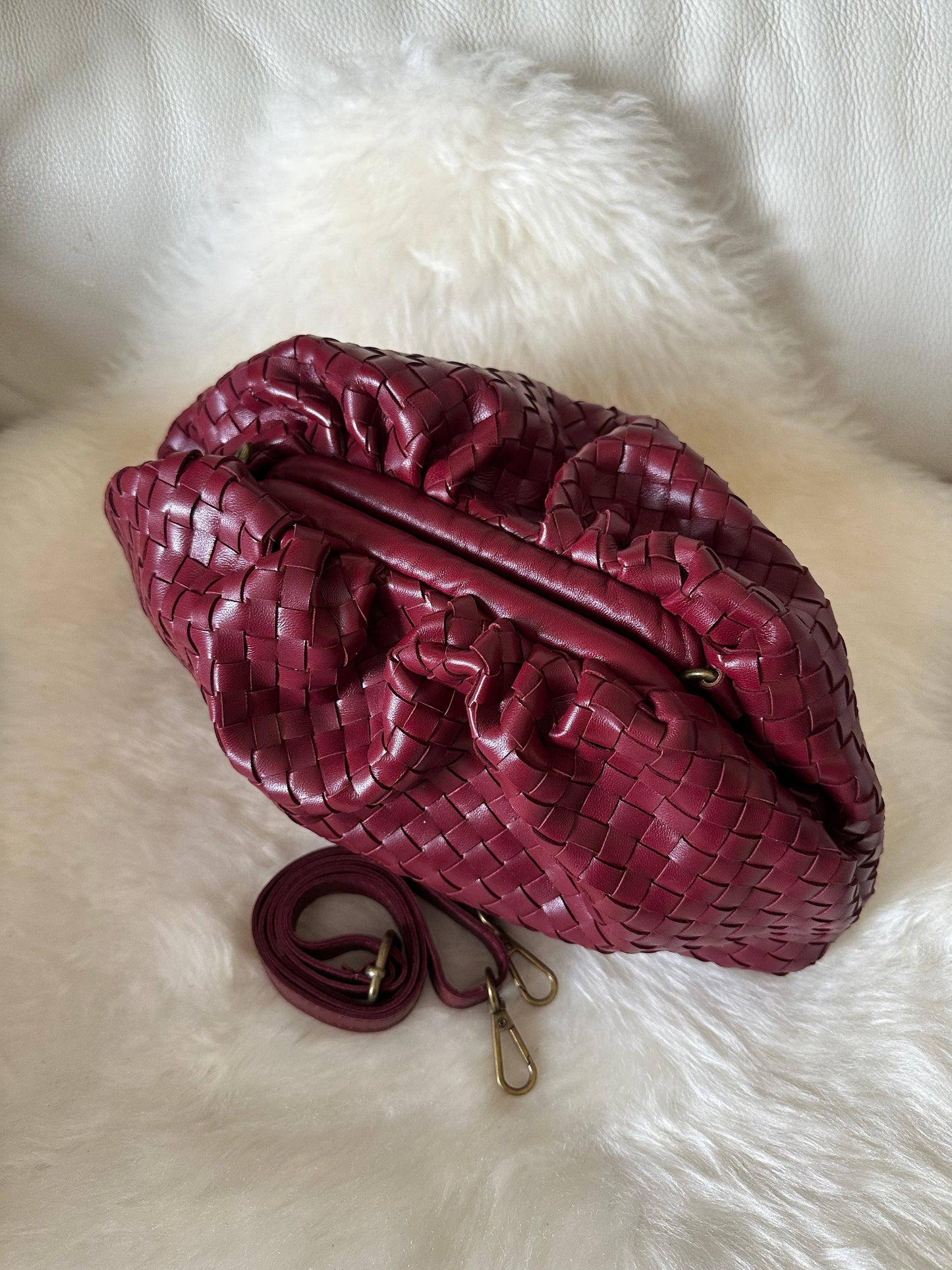 Grande pochette en cuir nappa tressé: blanc