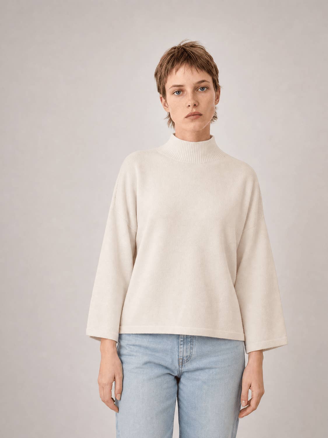 Pull ample en maille souple à col montant YF570580