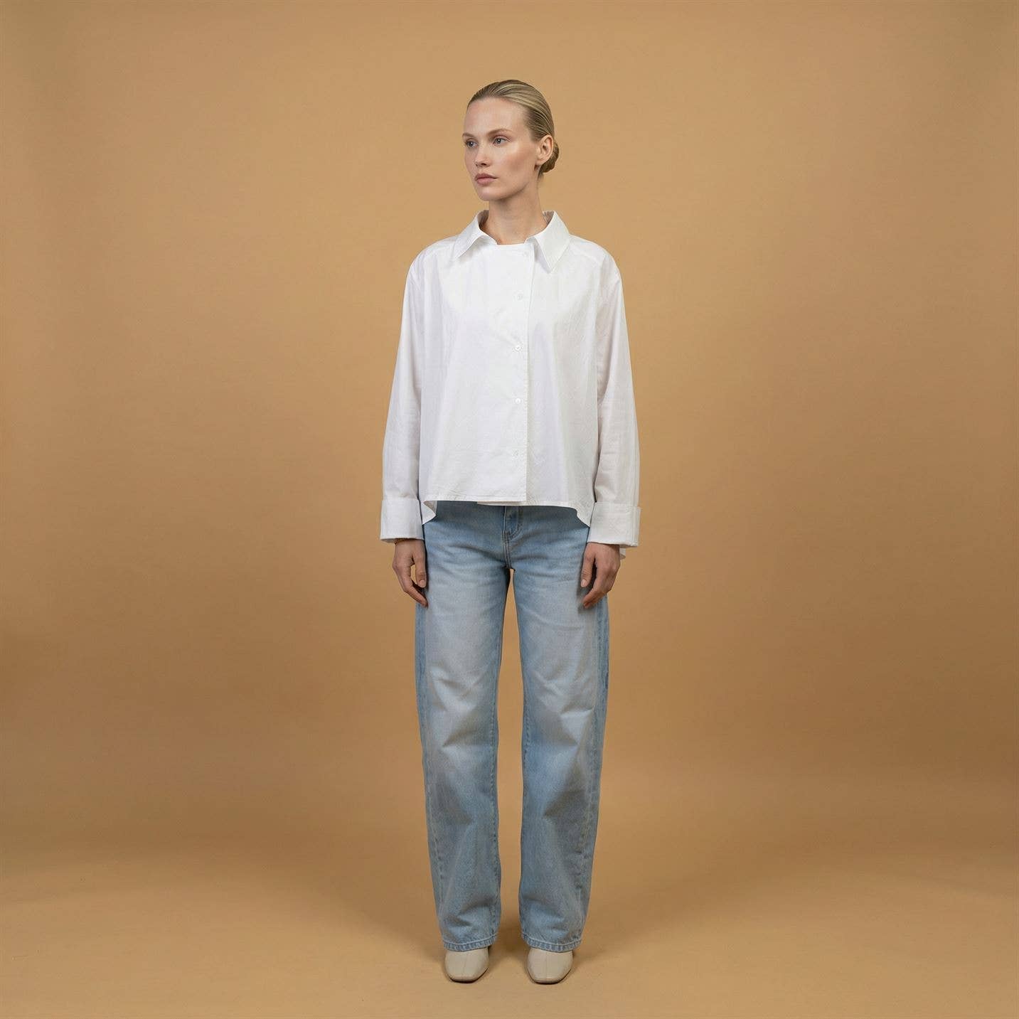 Chemise en coton à boutonnage asymétrique – DB14916: Blanc