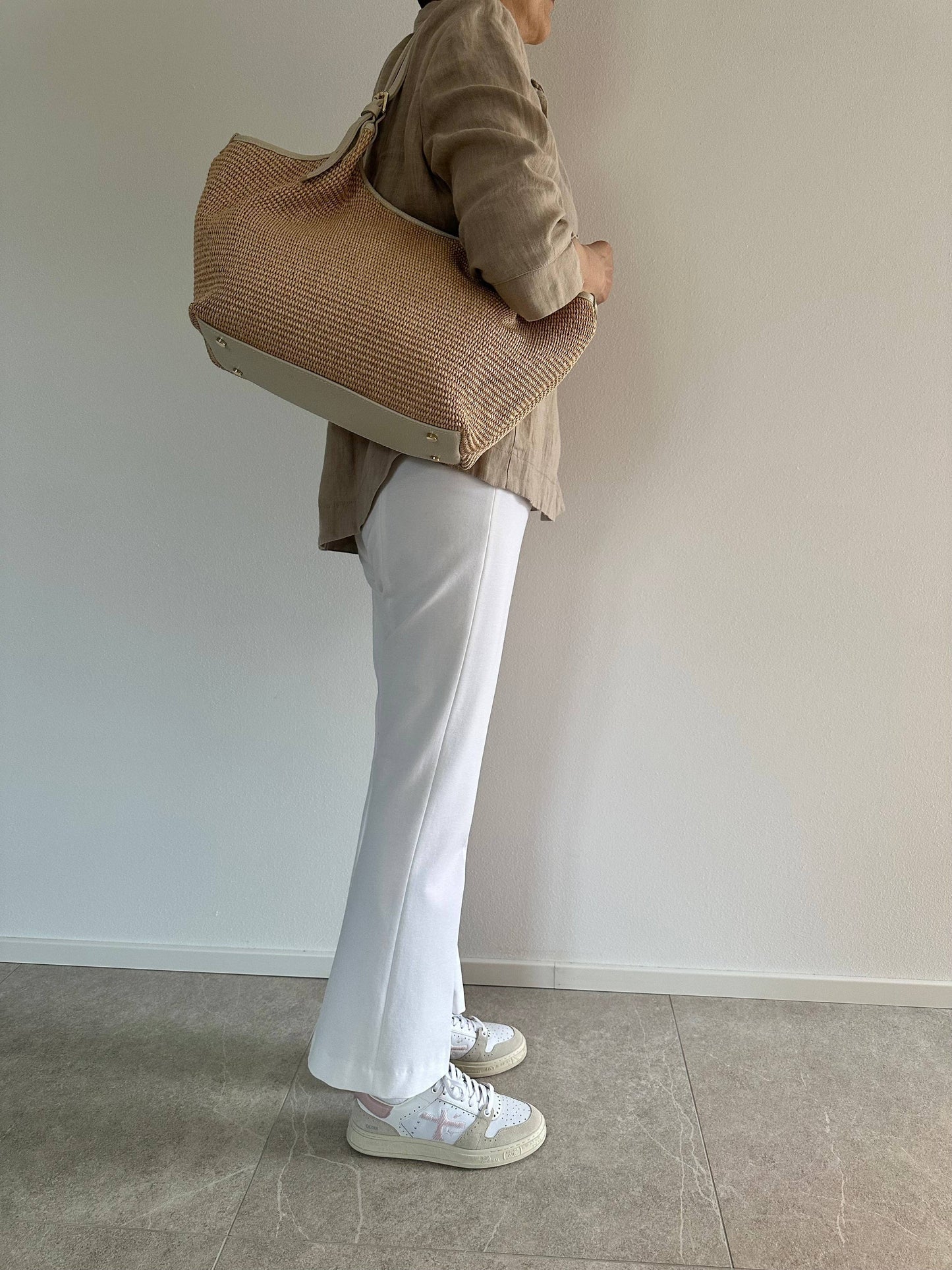 Sac à bandoulière Thaï en raphia et cuir véritable: Noir