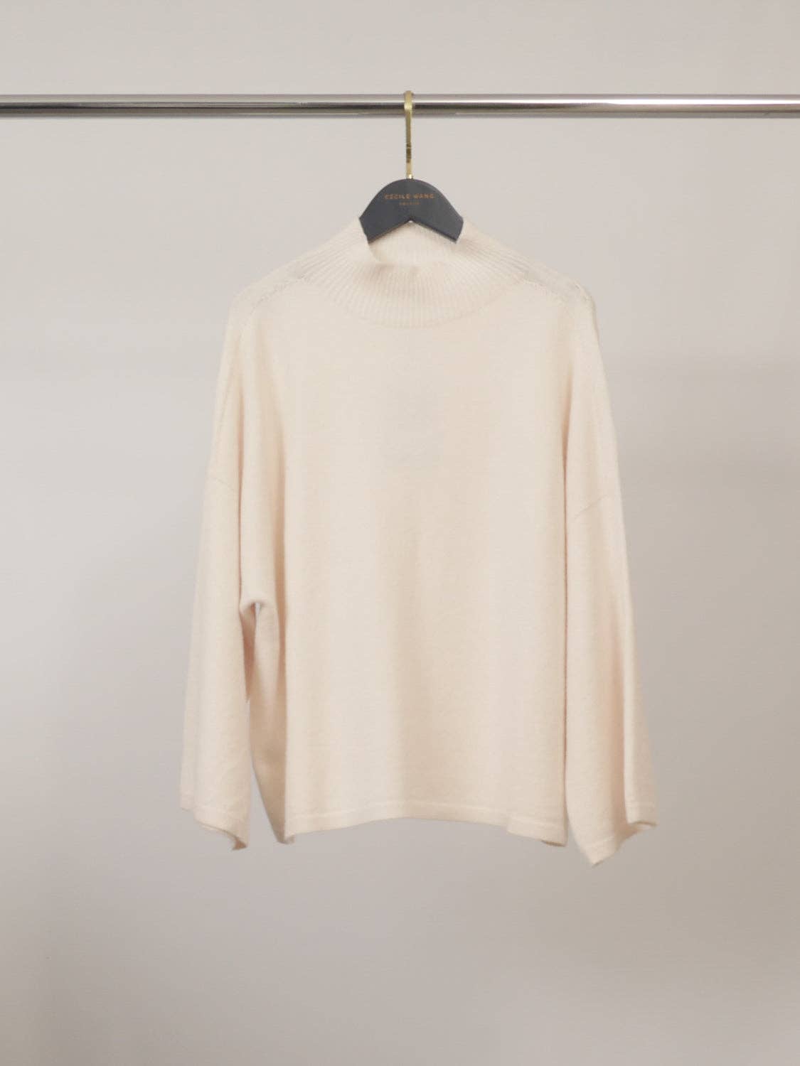 Pull ample en maille souple à col montant YF570580