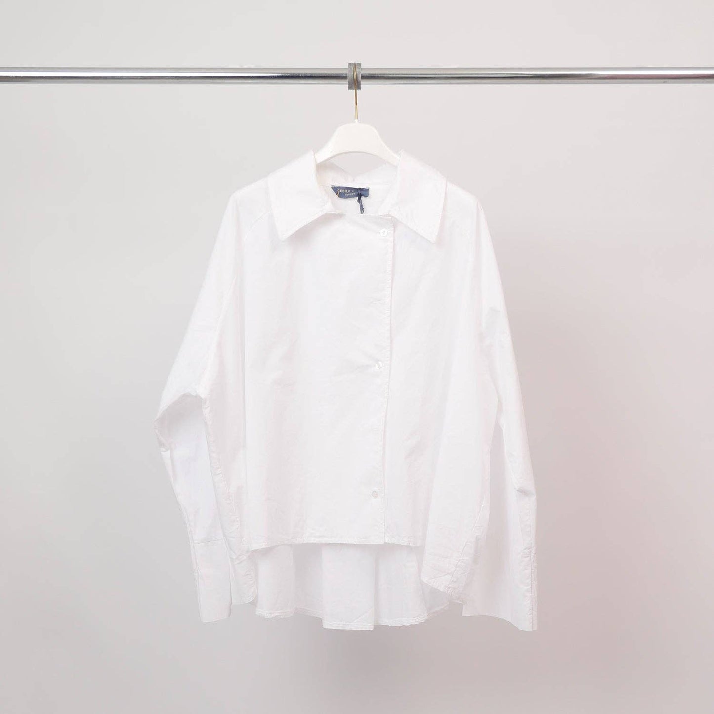 Chemise en coton à boutonnage asymétrique – DB14916: Blanc