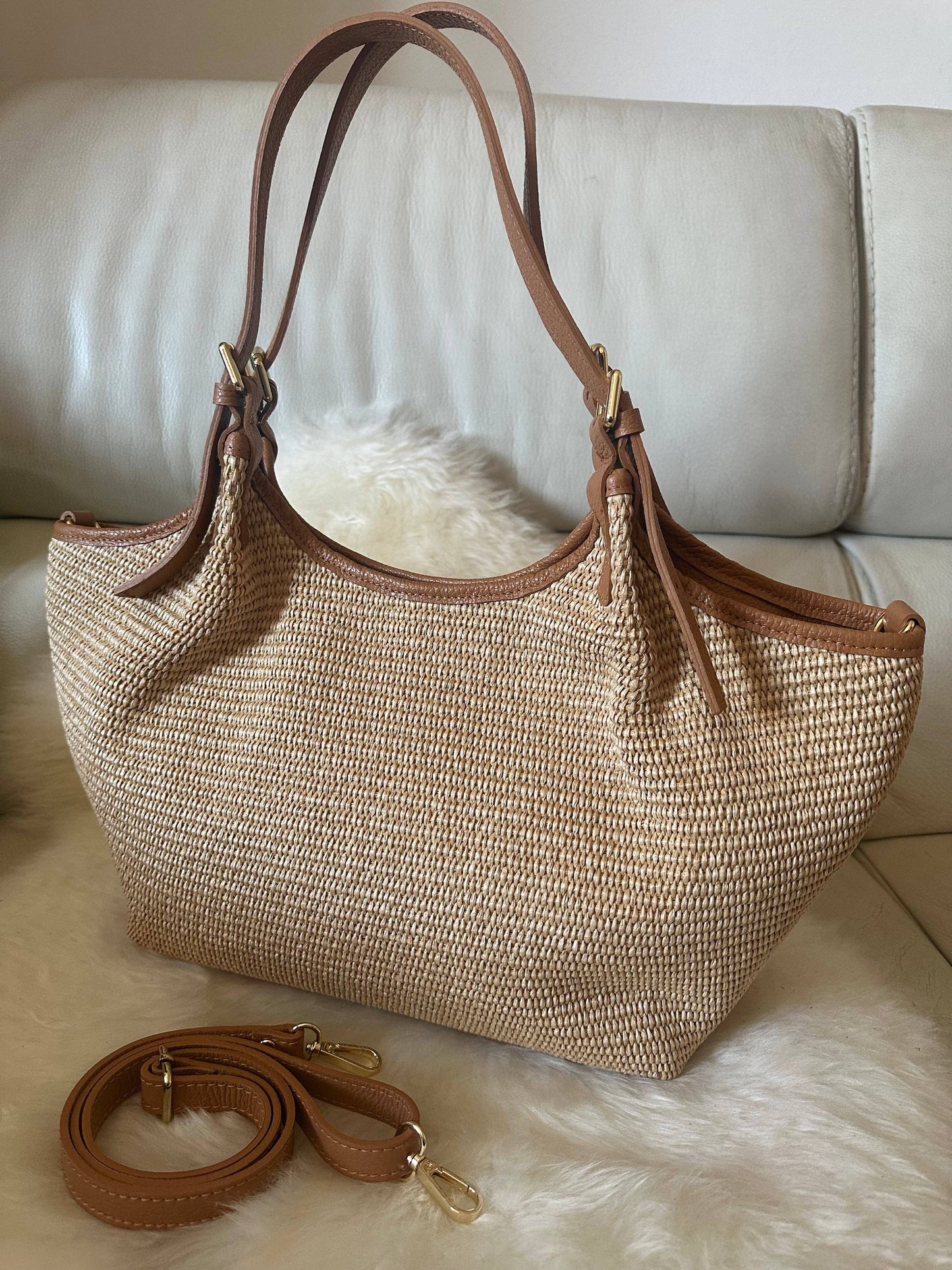 Sac à bandoulière Thaï en raphia et cuir véritable: Noir